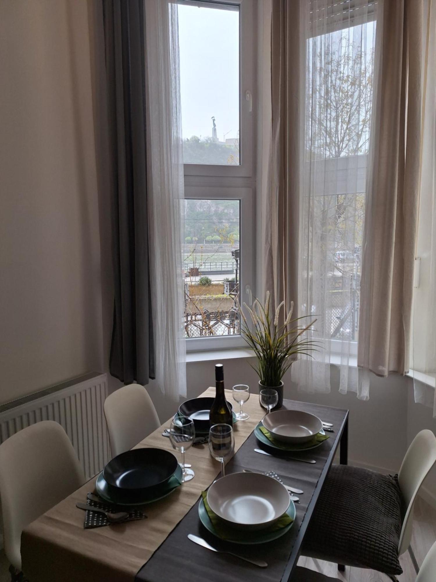 Danube View Apartment Budapest Luaran gambar