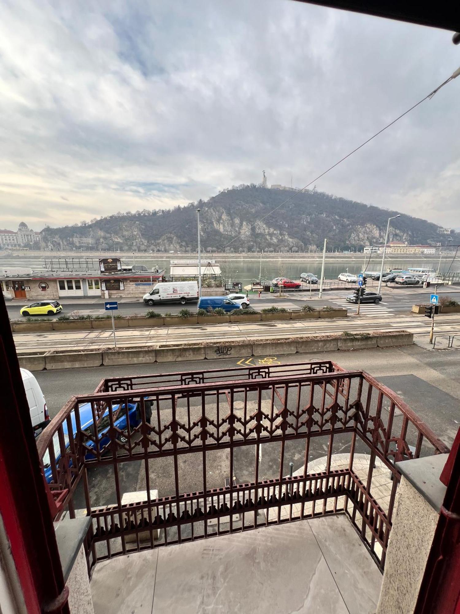 Danube View Apartment Budapest Luaran gambar